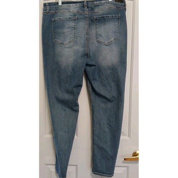 Sold - Picture 4 of 10